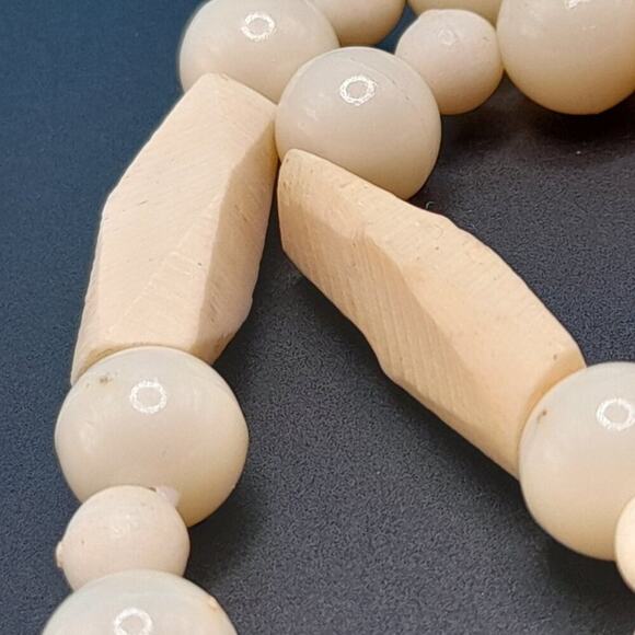 Vintage Carved Elephant Necklace, Carved Long Beads, Acrylic Round Beads - Picture 7 of 12
